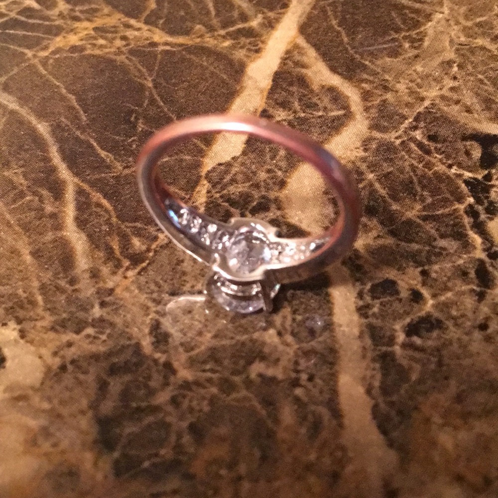 Ring - Picture 3 of 4